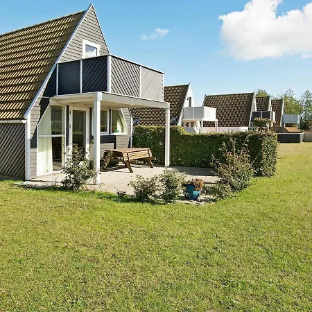Two-bedroom Holiday In 2 *