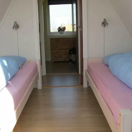 Two-bedroom Holiday In 2 Hébergement de vacances *